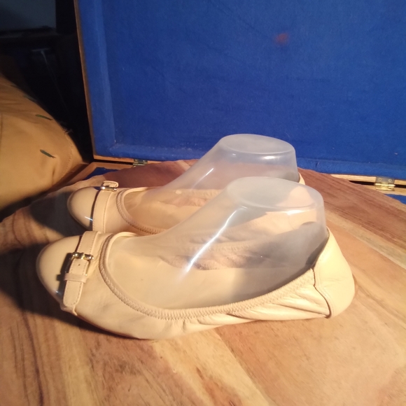 Cole Haan Women's Beige Ballet Leather Shoes # 41049 Sz.8.5B $40.00 - Picture 3 of 9
